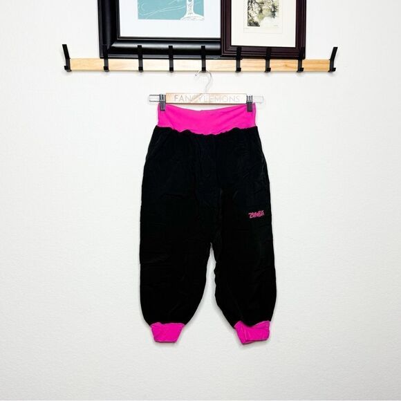 Zumba Wear NWT! Women's Stellar Cargo Capri Pants Black & Pink Size Small - Picture 1 of 7